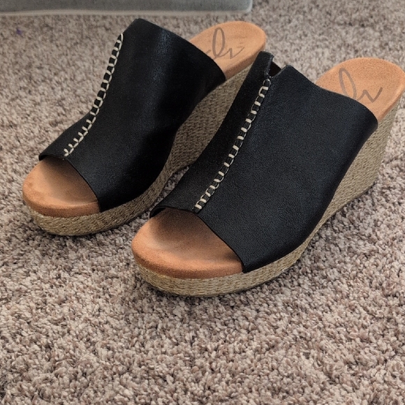 Zodiac Shoes - Zodiac 100% Leather Black Wedge Sandals